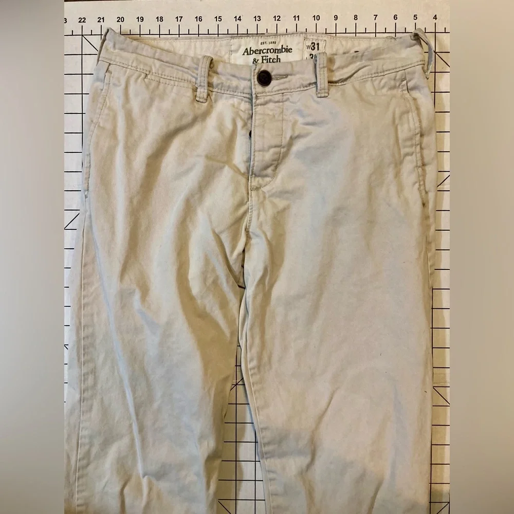 Abercrombie &‎ Fitch Men’s Size 31/30 Beige Button Fly Chino Pants
